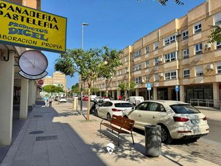Local comercial en venta en Nueva Andalucía en Almería