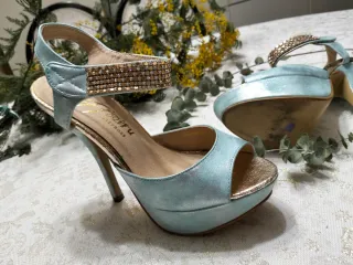 Zapatos de tacón Jerzy Ross azul y dorado
