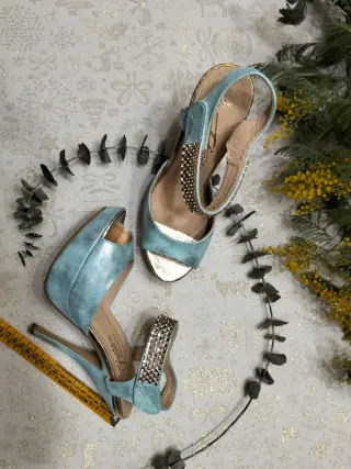 Zapatos de tacón Jerzy Ross azul y dorado