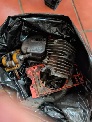 Motosierra Husqvarna 40 Desmontada