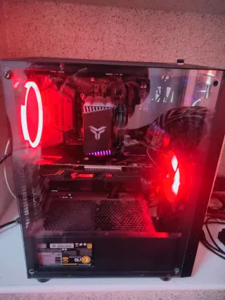 PC Gaming MSI Negro y Rojo