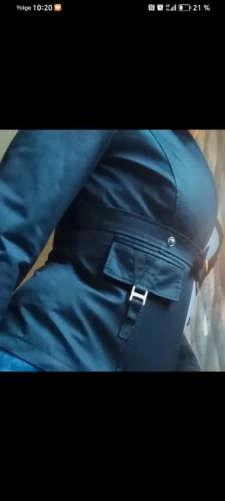 Americana negra con detalles