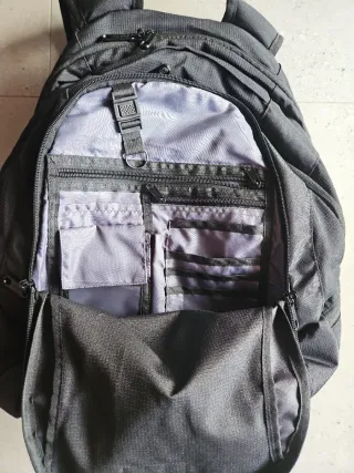 Mochila portátil acolchada negra