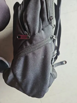 Mochila portátil acolchada negra