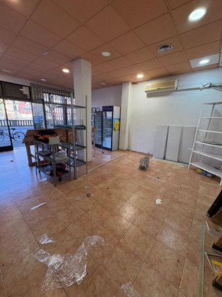 Local comercial en alquiler en Eixample Nord – La Devesa en Girona