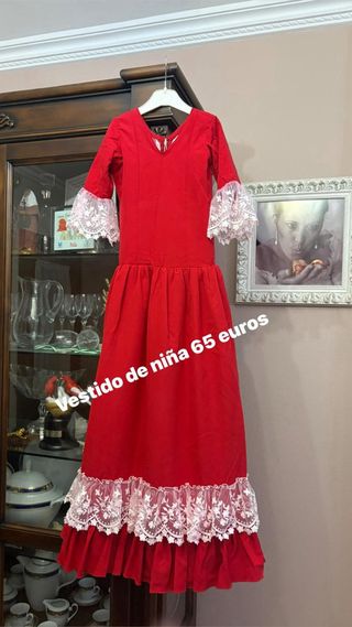 Traje de flamenca rojo con encajes