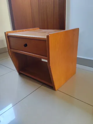 1 ó 2 Mesitas de noche roble macizo