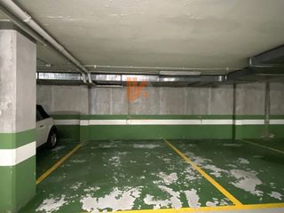 Garaje en venta en Ensanche - Sar en Santiago de Compostela