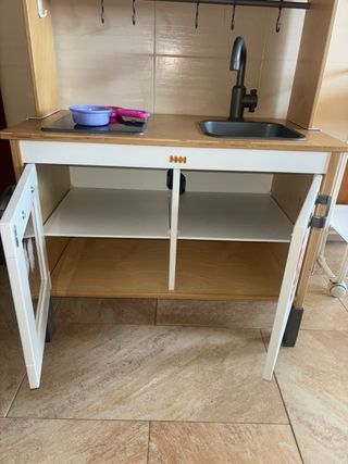 Cocinita de madera infantil Ikea + menaje
