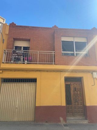 Casa adosada en venta en Valdepeñas
