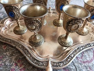 Conjunto de 6 chupitos y bandeja plateada