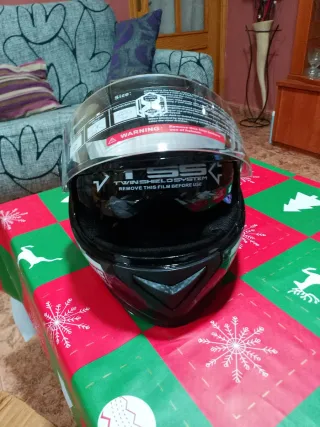 Casco de moto negro incluye braga para el frio