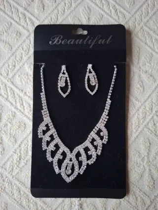 Conjunto Collar y Pendientes Brillantes