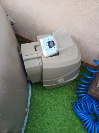 Jacuzzi inflable beige y marrón