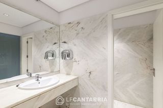 Oficina en alquiler en Puerto Chico en Santander