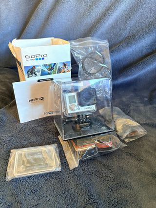 GoPro Hero 3 + Tarjeta SD y Accesorios