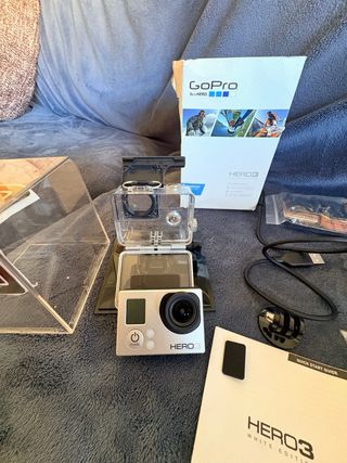 GoPro Hero 3 + Tarjeta SD y Accesorios