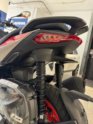 APRILIA SR GT 125 SPORT