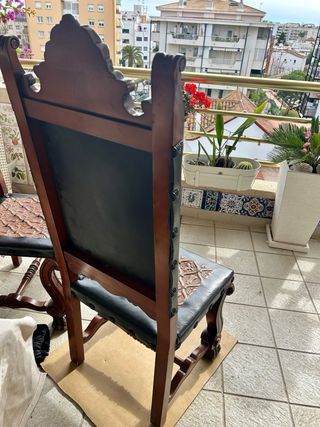 Sillas Medievales Cuero y Madera Tallada