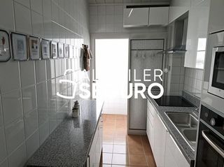 Piso en alquiler en La Buhaira en Sevilla