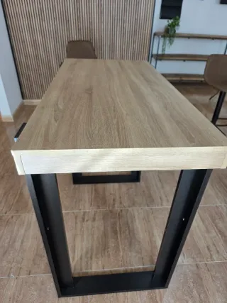 Mesa alta madera y metal moderna