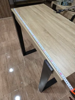 Mesa alta madera y metal moderna