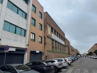 Local comercial en venta en El Juncal - Av. de la Paz en Sevilla