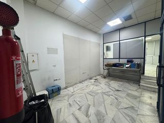 Local comercial en venta en El Juncal - Av. de la Paz en Sevilla