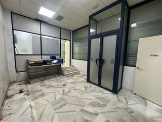 Local comercial en venta en El Juncal - Av. de la Paz en Sevilla