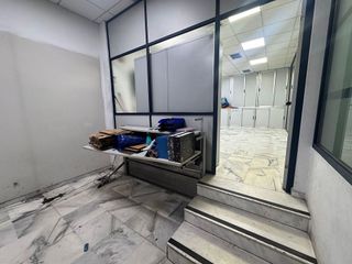 Local comercial en venta en El Juncal - Av. de la Paz en Sevilla