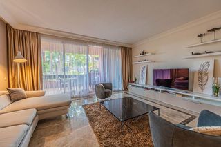 Piso en venta en Los Naranjos - Las Brisas en Marbella