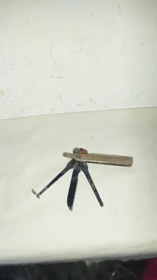 Herramienta multiusos limpiador pipas antigua