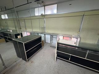 Local comercial en venta en Poligono Sur - La Oliva - Letanías en Sevilla