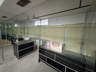 Local comercial en venta en Poligono Sur - La Oliva - Letanías en Sevilla