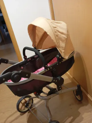 Carro de muñecas rosa y beige