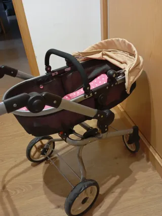 Carro de muñecas rosa y beige