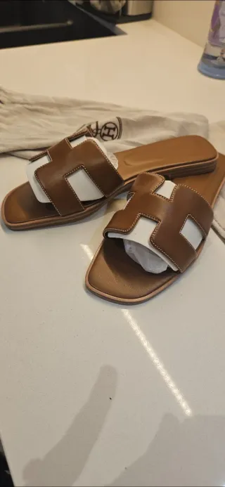 Sandalia plana tipo oran