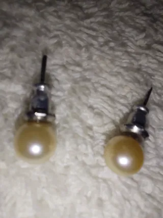 Pendientes perla dorados y blancos