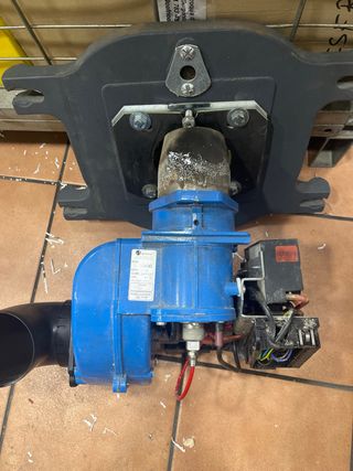 Quemador y puerta caldera Domusa