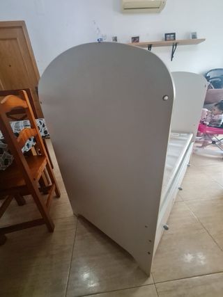 Cuna de bebé blanca