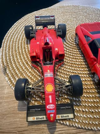 Coches Ferrari a escala (Lote) 5 unidades