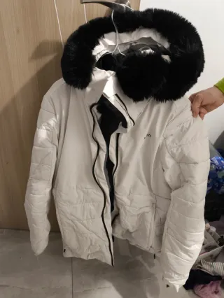 Chaquetón de montaña blanco y negro