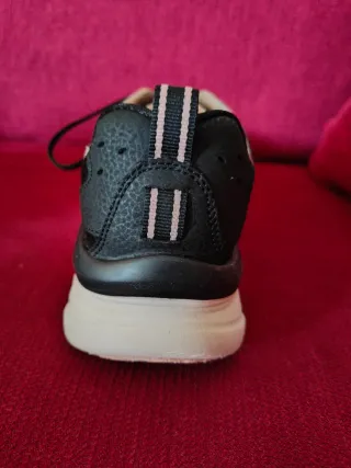 Skechers D'Lux Walker Zapatillas Negras y rosas