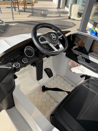 Coche eléctrico infantil Mercedes AMG