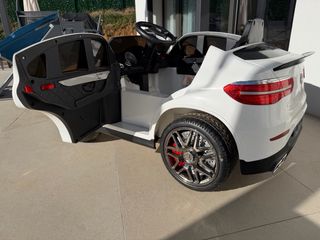 Coche eléctrico infantil Mercedes AMG