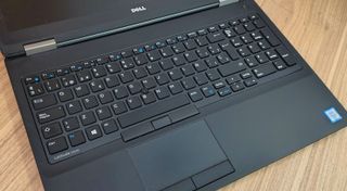 PARA JUGAR - Dell Latitude 5570 ( i5,256 Gb,8GB )