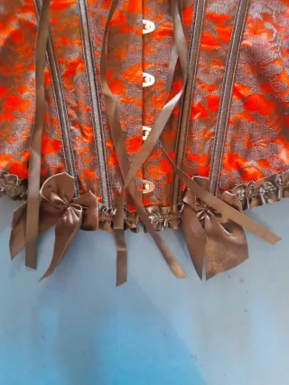 Bustier rosso e marrone con fiocco