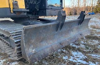 Excavadora Volvo ECR145EL con Cuchara