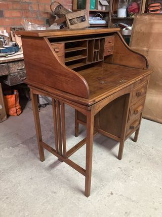 Escritorio de roble con cajones