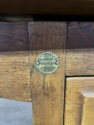 Escritorio de roble con cajones